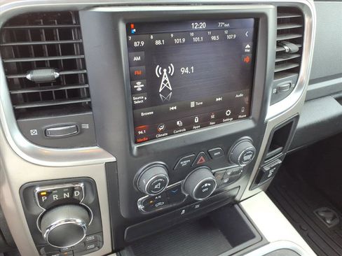 Used 2018 RAM 1500 SLT image 22