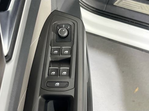 Used 2023 Volkswagen Atlas SE image 17