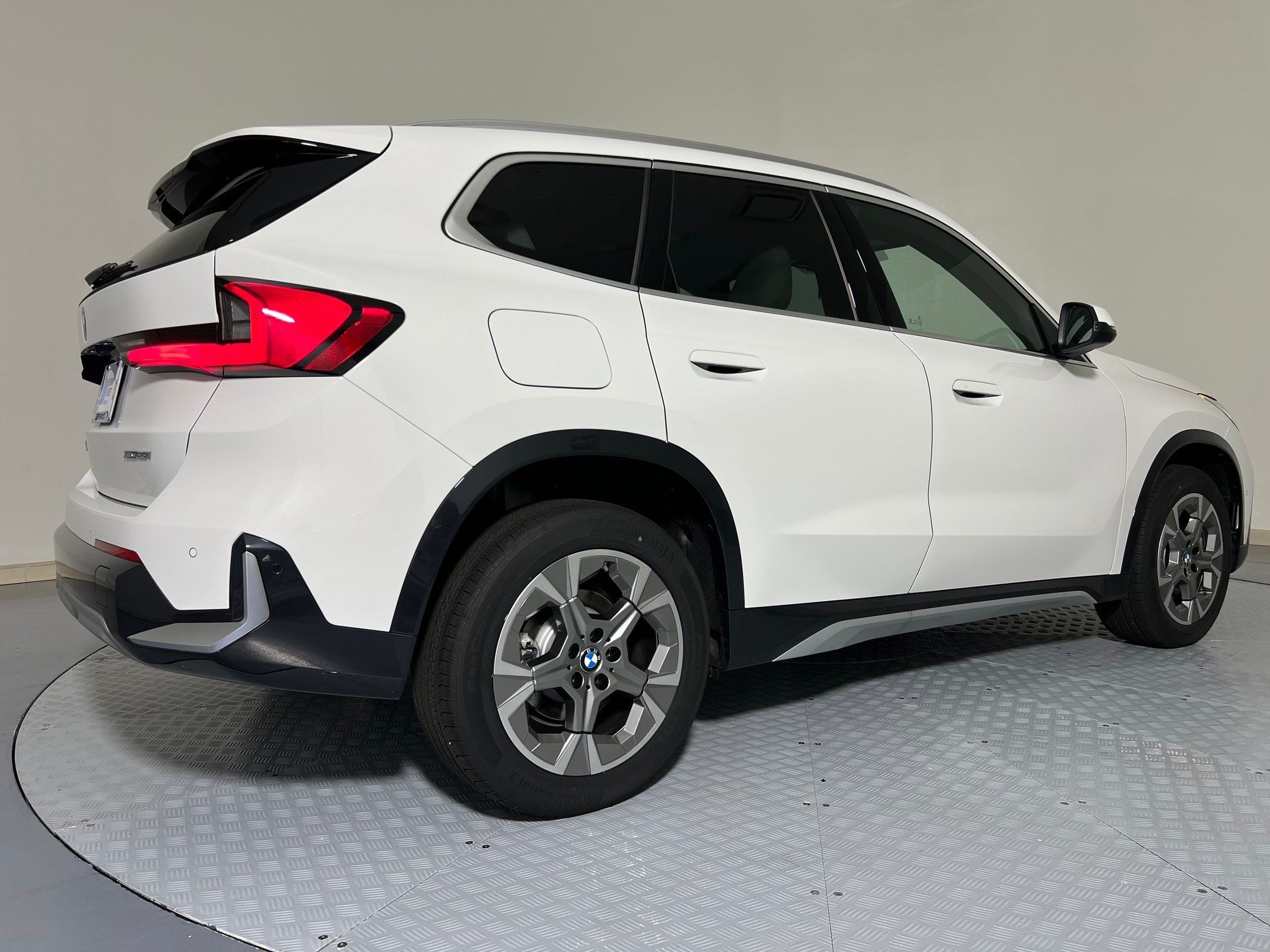 Used 2026 BMW X1 xDrive28i w/ Technology Package AWD/4WD image 9