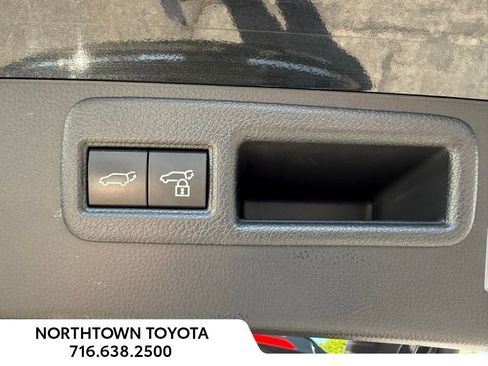 Used 2024 Toyota Venza Nightshade image 18