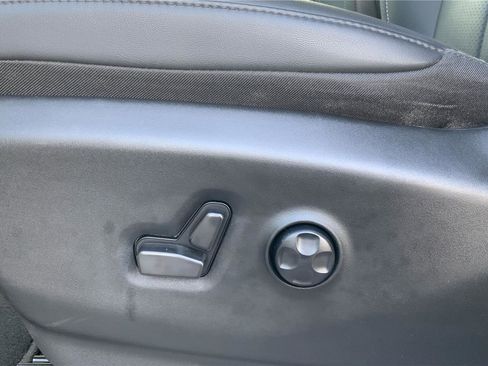 Used 2024 Chrysler Pacifica Limited FWD image 19