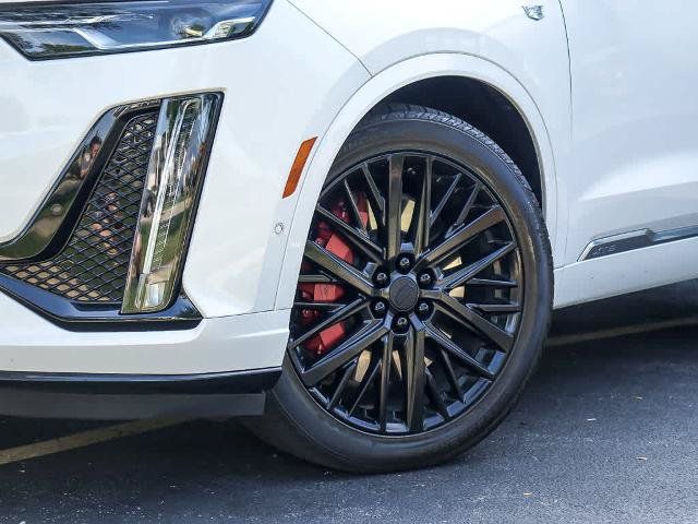Used 2024 Cadillac XT6 Sport w/ Technology Package AWD/4WD image 3