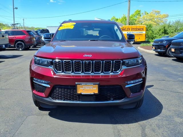 Used 2023 Jeep Grand Cherokee Limited w/ Luxury Tech Group II AWD/4WD image 2