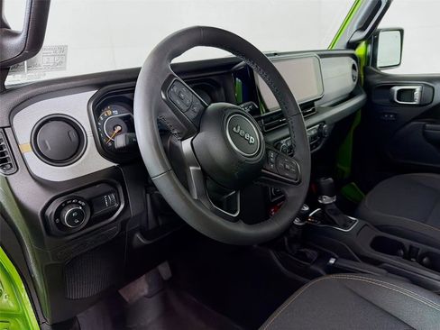 Used 2025 Jeep Gladiator Willys image 9