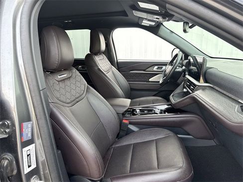 Used 2025 Ford Explorer Platinum w/ LUX Leather Package image 31