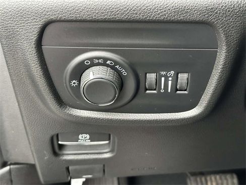 Certified 2024 Jeep Grand Cherokee Laredo X image 27