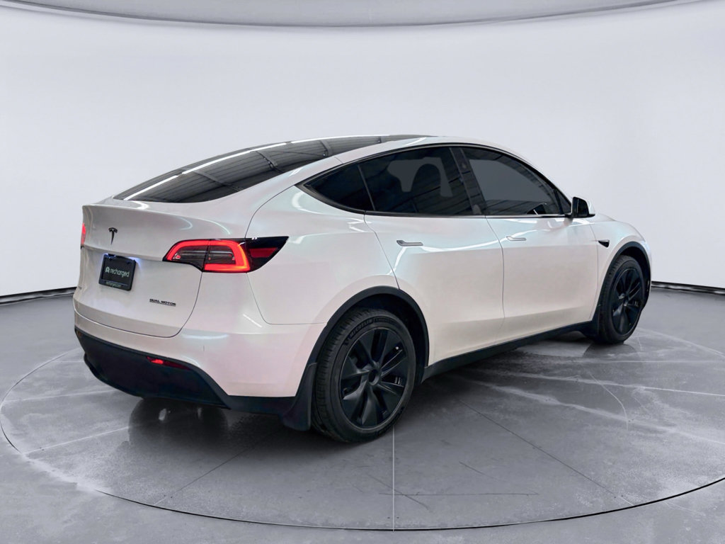 Used 2024 Tesla Model Y Long Range AWD/4WD image 3