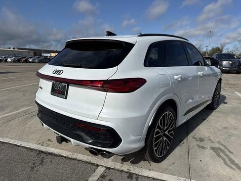 New 2026 Audi SQ5 Prestige image 7