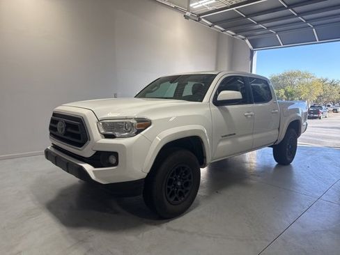 Used 2020 Toyota Tacoma SR5 image 2