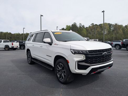Used 2024 Chevrolet Suburban Z71 w/ Luxury Package image 3