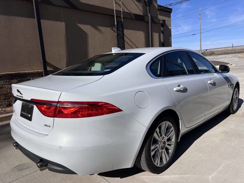 Used 2017 Jaguar XF Premium image 8