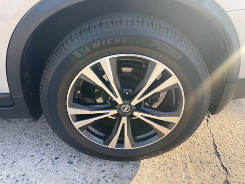 Used 2017 Nissan Rogue SL image 10