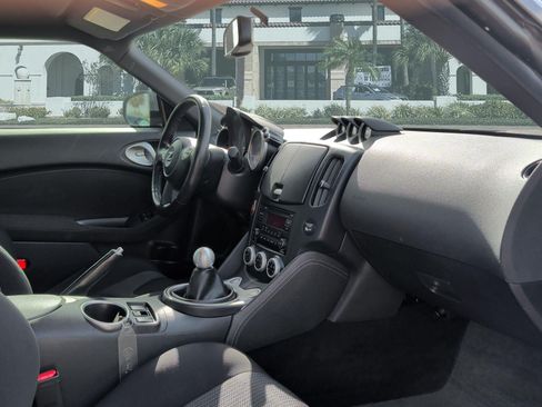 Used 2019 Nissan 370Z Coupe RWD image 19