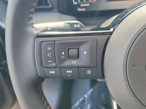Certified 2025 Nissan Kicks SR FWD image 24