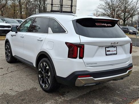 Certified 2025 Kia Sorento SX image 4
