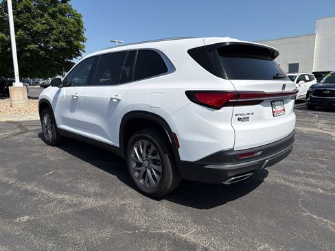 Used 2025 Buick Enclave Preferred FWD image 8
