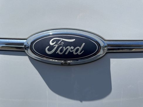 Used 2017 Ford Taurus SEL image 29