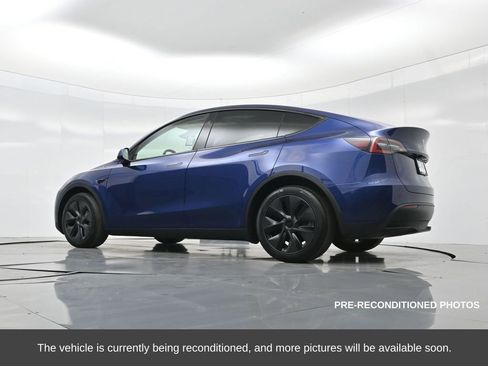 Used 2025 Tesla Model Y Long Range image 50