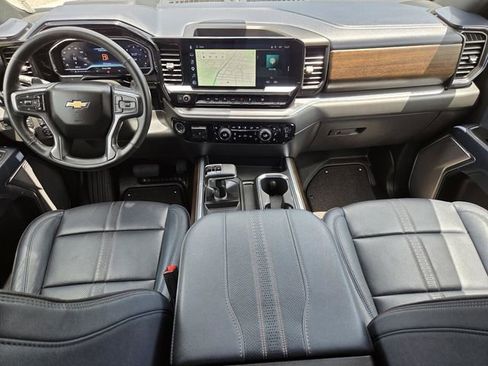 Used 2025 Chevrolet Silverado 1500 High Country w/ Technology Package AWD/4WD image 13