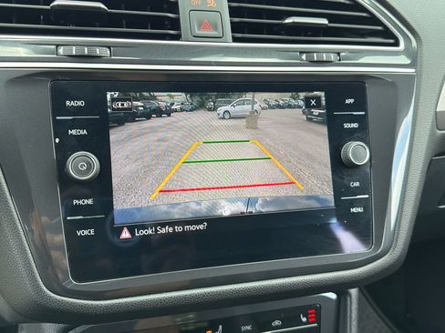 Certified 2023 Volkswagen Tiguan SE FWD image 34