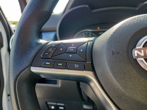 Used 2025 Nissan Versa SV FWD image 19