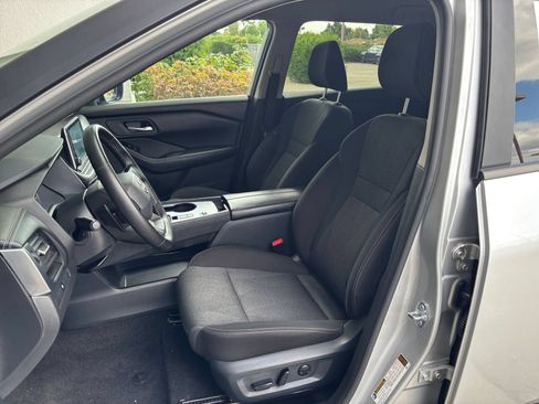 Used 2025 Nissan Rogue SV FWD image 33
