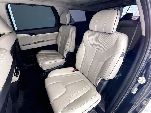 Used 2023 Hyundai Palisade Calligraphy image 32