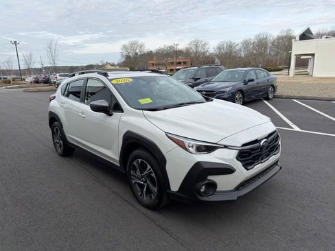 Used 2025 Subaru Crosstrek 2.0i Premium image 3
