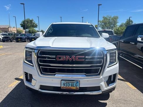 Used 2022 GMC Yukon SLT w/ SLT Premium Package AWD/4WD image 2