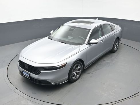 Used 2023 Honda Accord EX image 32