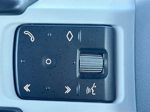 Used 2023 Land Rover Defender 130 X-Dynamic SE image 36