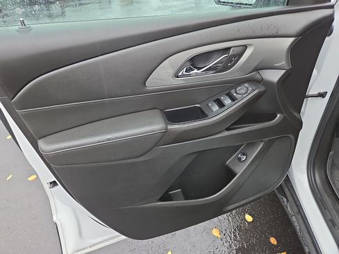 Used 2023 Chevrolet Traverse LT w/ Rear Camera Mirror Package AWD/4WD image 14