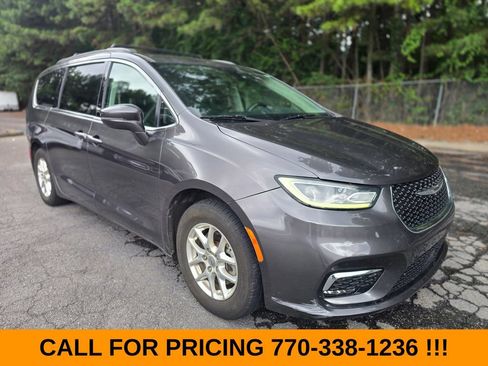 Used 2022 Chrysler Pacifica Touring-L FWD image 1