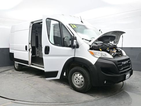 Used 2024 RAM ProMaster 2500 w/ Convenience Group FWD image 38