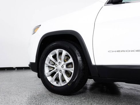Used 2019 Jeep Cherokee Latitude w/ Popular Appearance Group FWD image 6