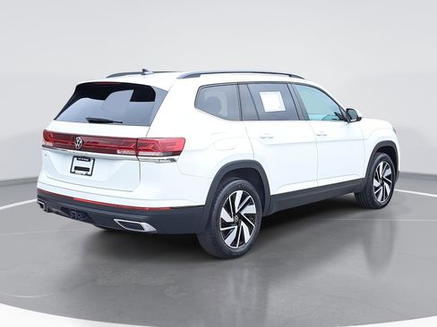 Used 2024 Volkswagen Atlas SE image 3