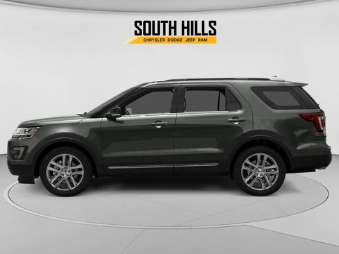 Used 2017 Ford Explorer XLT w/ Equipment Group 202A image 3