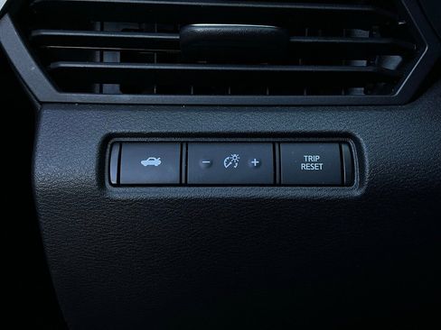 Used 2025 Nissan Altima 2.5 SV image 22