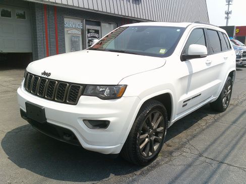 Used 2017 Jeep Grand Cherokee Limited 75th Anniversary AWD/4WD image 3