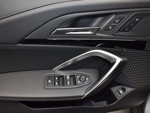 Used 2025 BMW X2 xDrive28i image 11