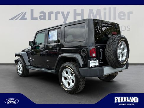 Used 2013 Jeep Wrangler Unlimited Sahara w/ Dual Top Group AWD/4WD image 3