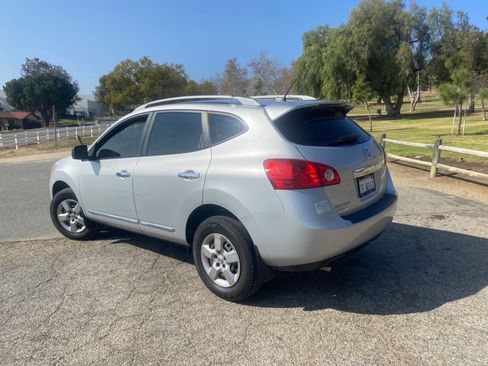 Used 2014 Nissan Rogue S image 2