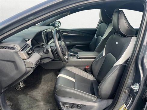 Used 2025 Toyota Camry SE image 10