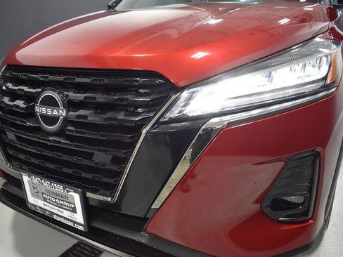 Certified 2023 Nissan Kicks SR FWD image 11