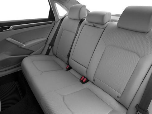 Used 2017 Volkswagen Passat 1.8T R-Line image 14