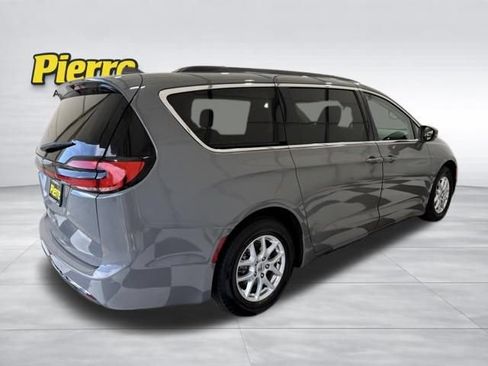 Used 2022 Chrysler Pacifica Touring-L FWD image 6