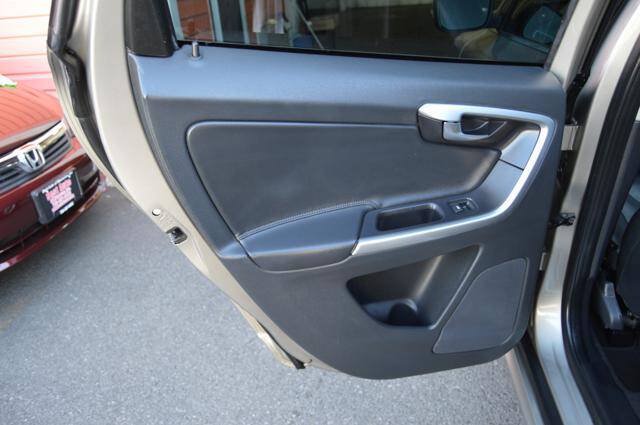 Used 2015 Volvo XC60 T5 Premier w/ Proximity Package FWD image 61