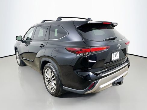 Used 2024 Toyota Highlander Platinum AWD/4WD image 7