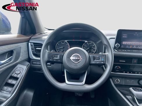 Used 2023 Nissan Rogue SV image 27
