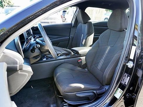 Certified 2025 Hyundai Elantra Sport FWD image 14